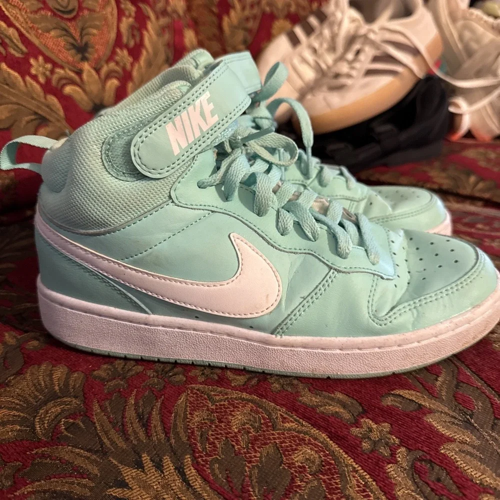 Nike Court Borough Mid 2 Casual Emerald Rise White CD7782 300 Youth Size 6y EUC